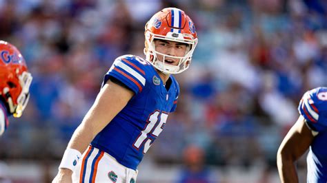 Miami vs. Florida score prediction by college football expert model.